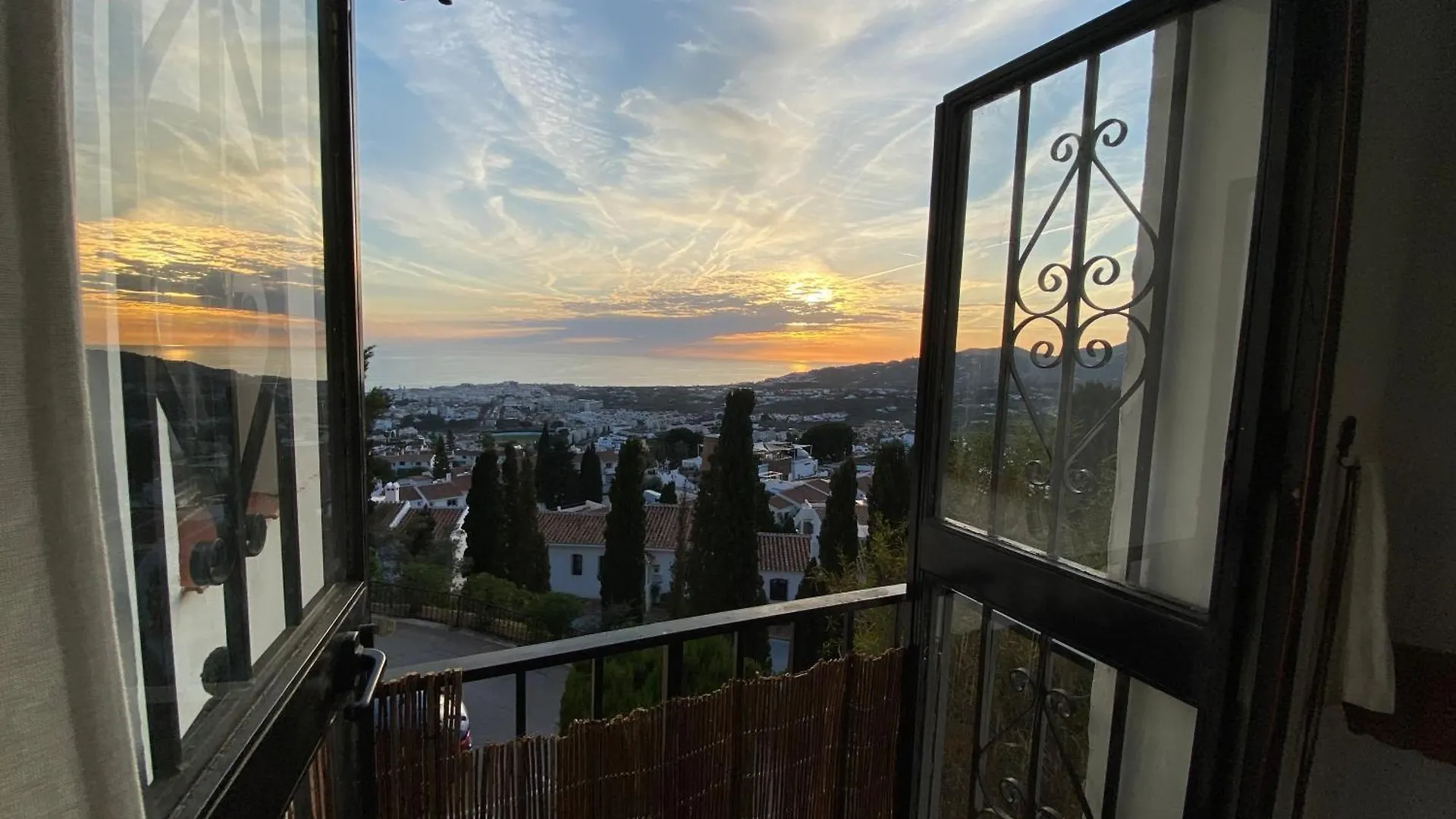 Precioso Apartamento Mandarinos Con Vistas Al Mar Nerja İspanya